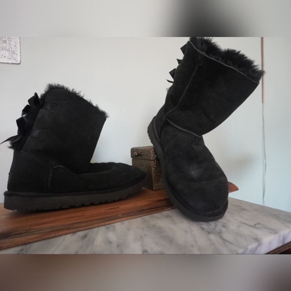 Uggs Bailey Black with bow detail on back Size 10